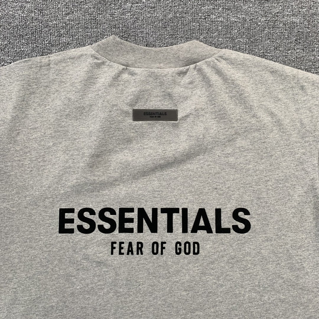 Remera Fear of God Essentials (SS22) Gris