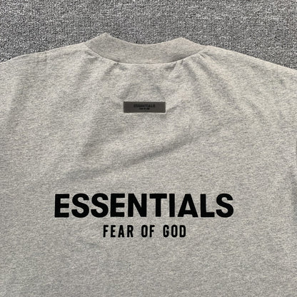 Remera Fear of God Essentials (SS22) Gris