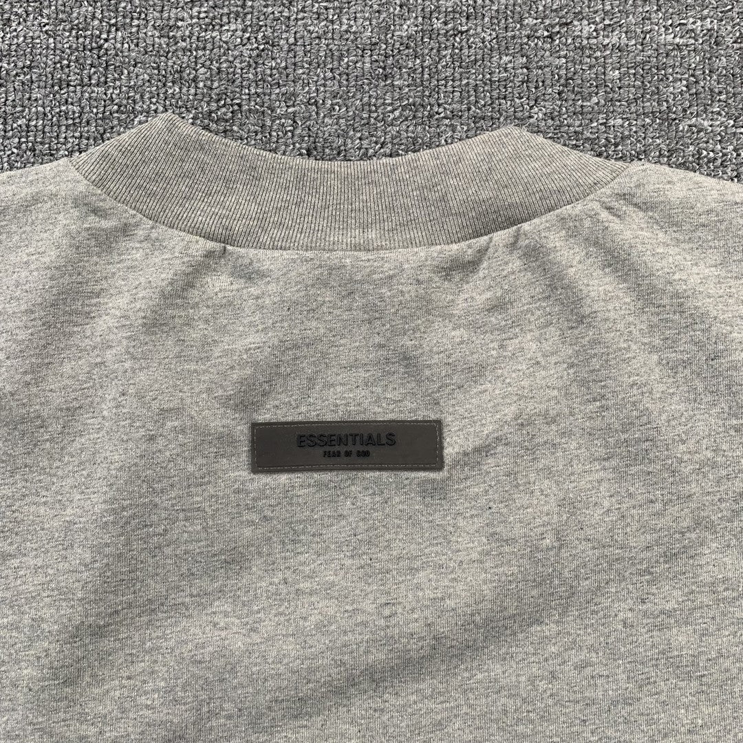 Remera Fear of God Essentials (SS22) Gris