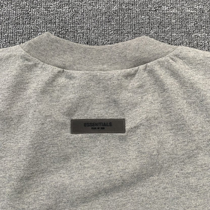 Remera Fear of God Essentials (SS22) Gris