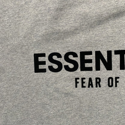 Remera Fear of God Essentials (SS22) Gris