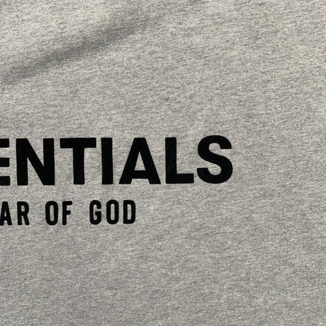 Remera Fear of God Essentials (SS22) Gris