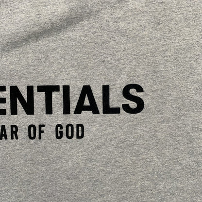 Remera Fear of God Essentials (SS22) Gris