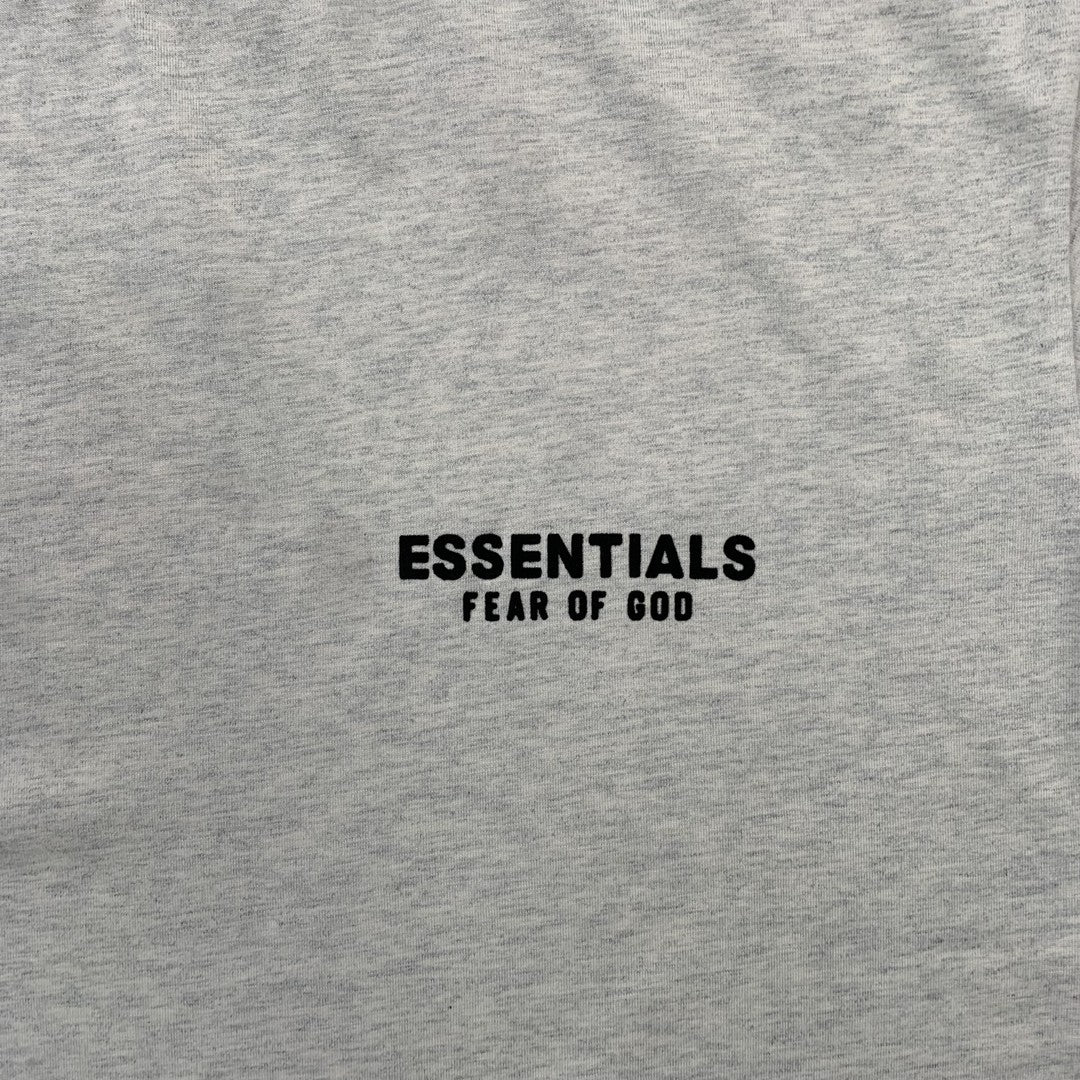 Remera Fear of God Essentials (SS22) Gris