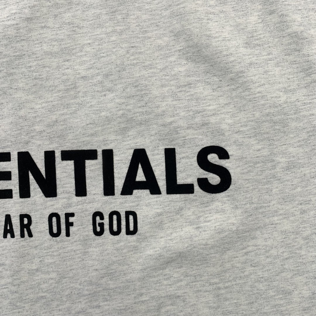 Remera Fear of God Essentials (SS22) Gris