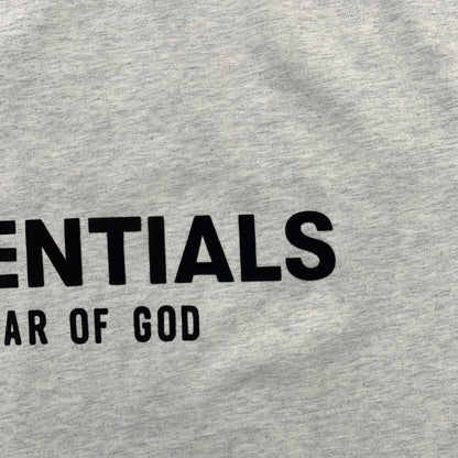 Remera Fear of God Essentials (SS22) Gris
