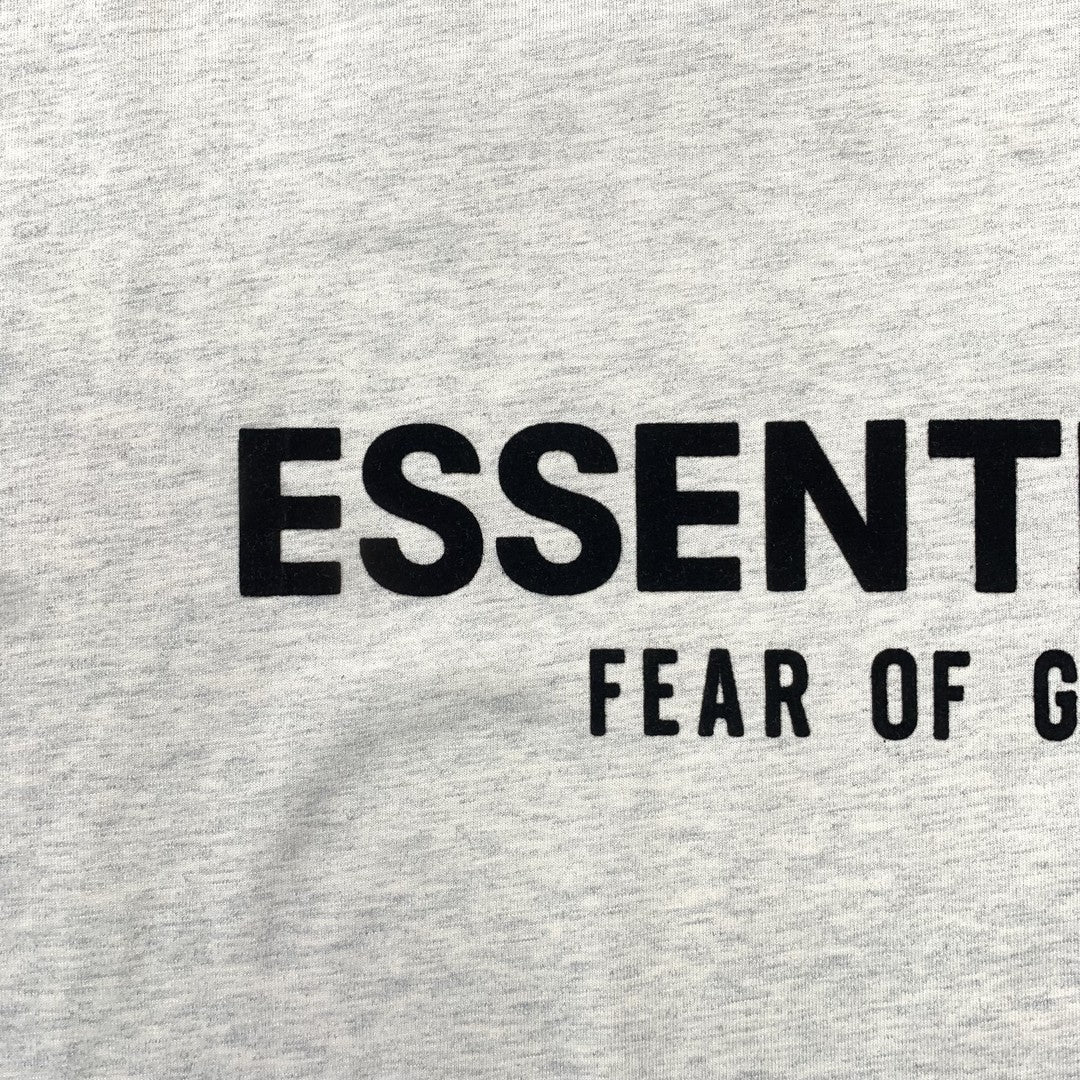 Remera Fear of God Essentials (SS22) Gris
