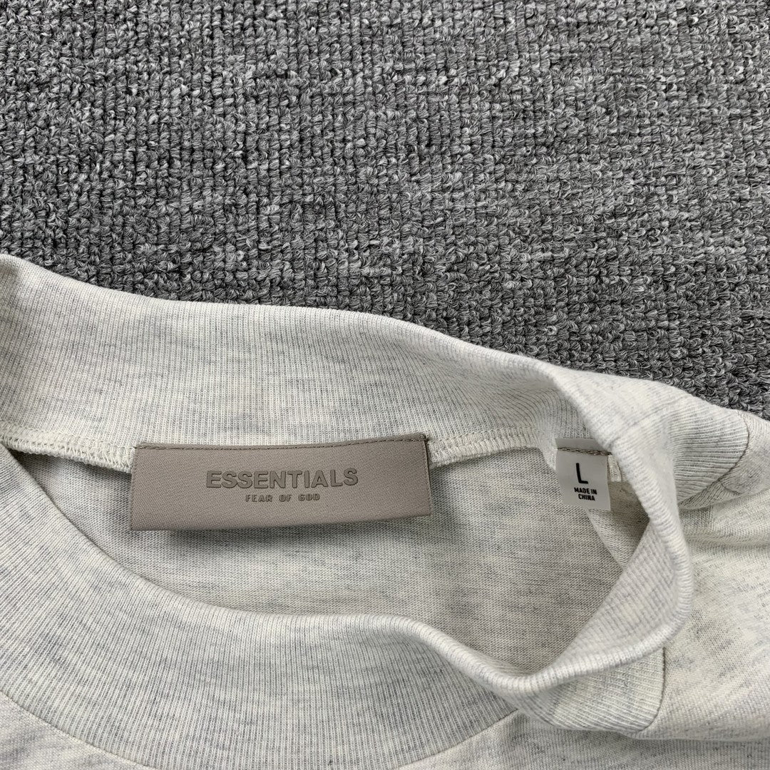 Remera Fear of God Essentials (SS22) Gris