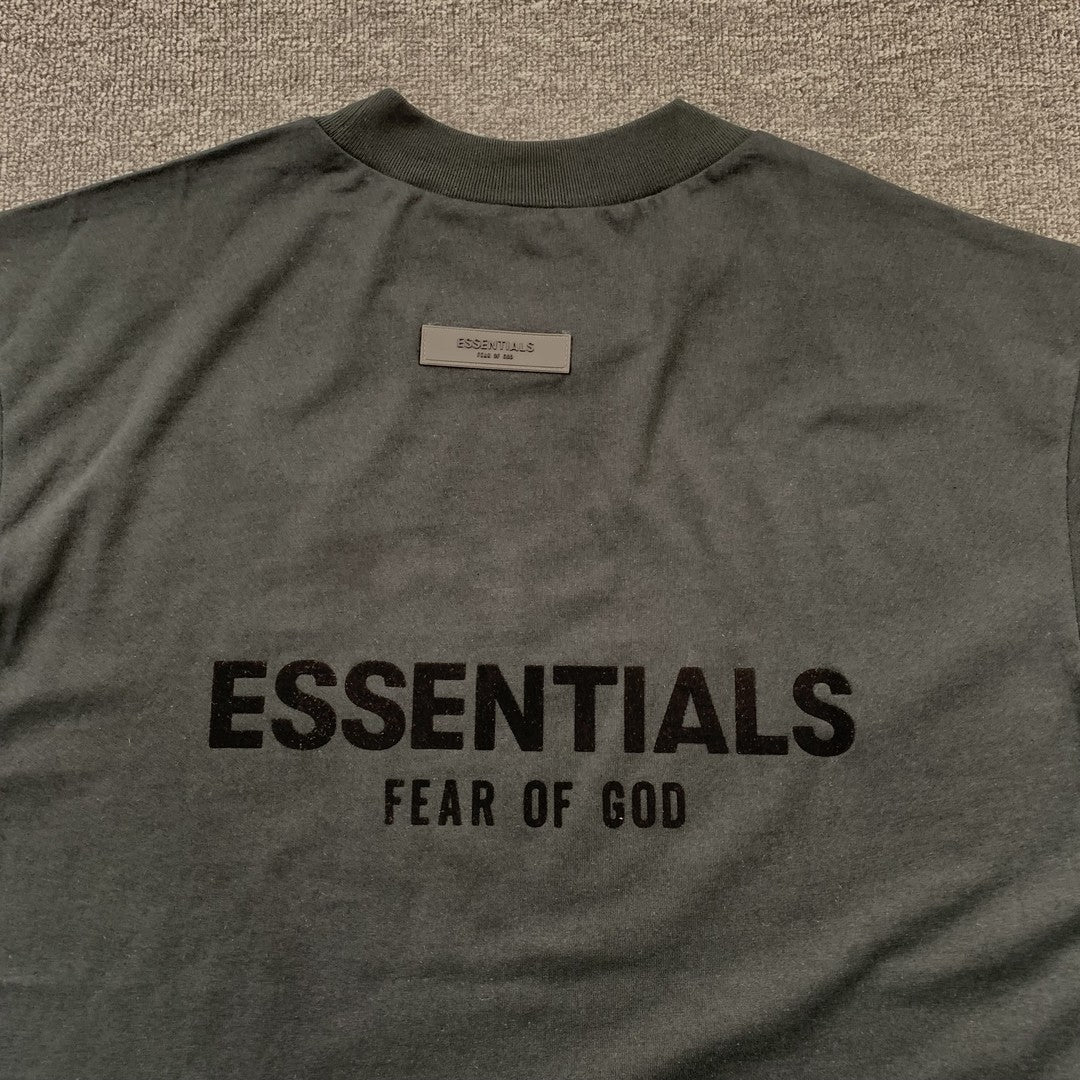 Remera Fear of God Essentials (SS22) Negra