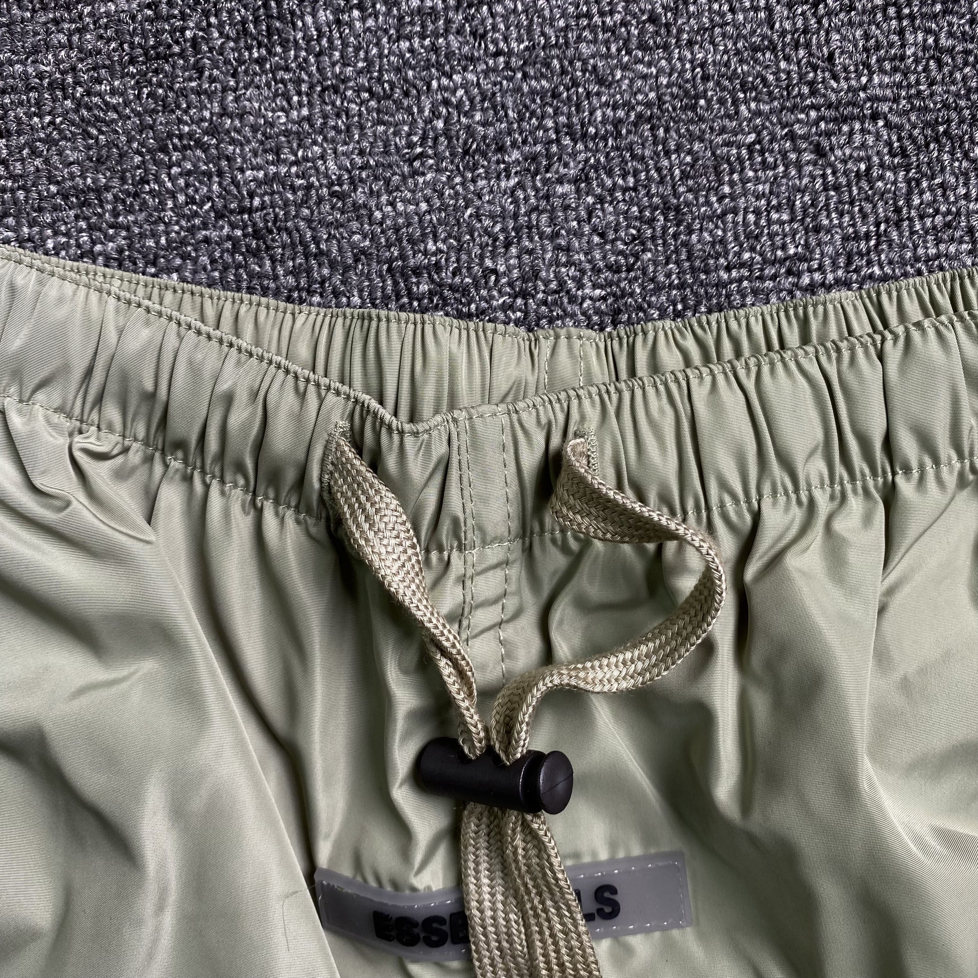 fear-of-god-essentials-volley-shorts-alfalfa-sage-6-Drip Store Argentina