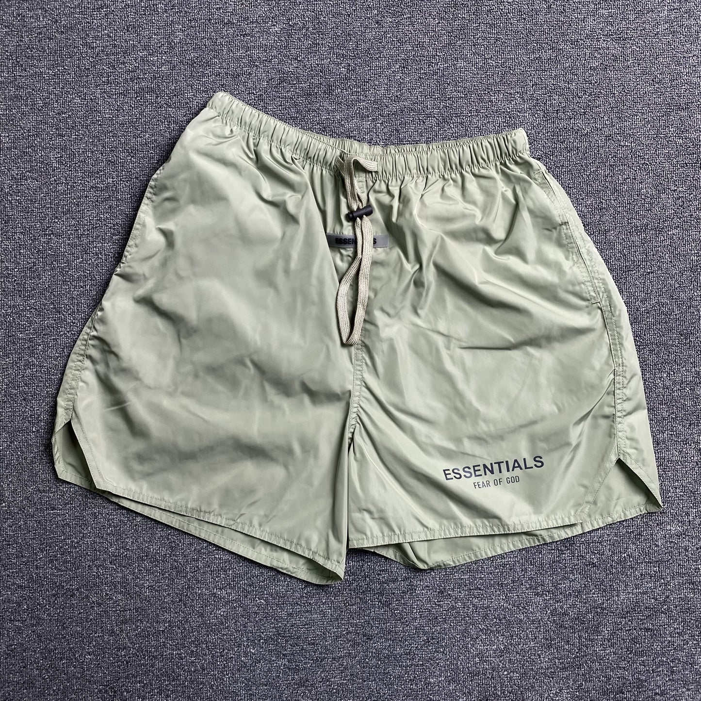 fear-of-god-essentials-volley-shorts-alfalfa-sage-Drip Store Argentina
