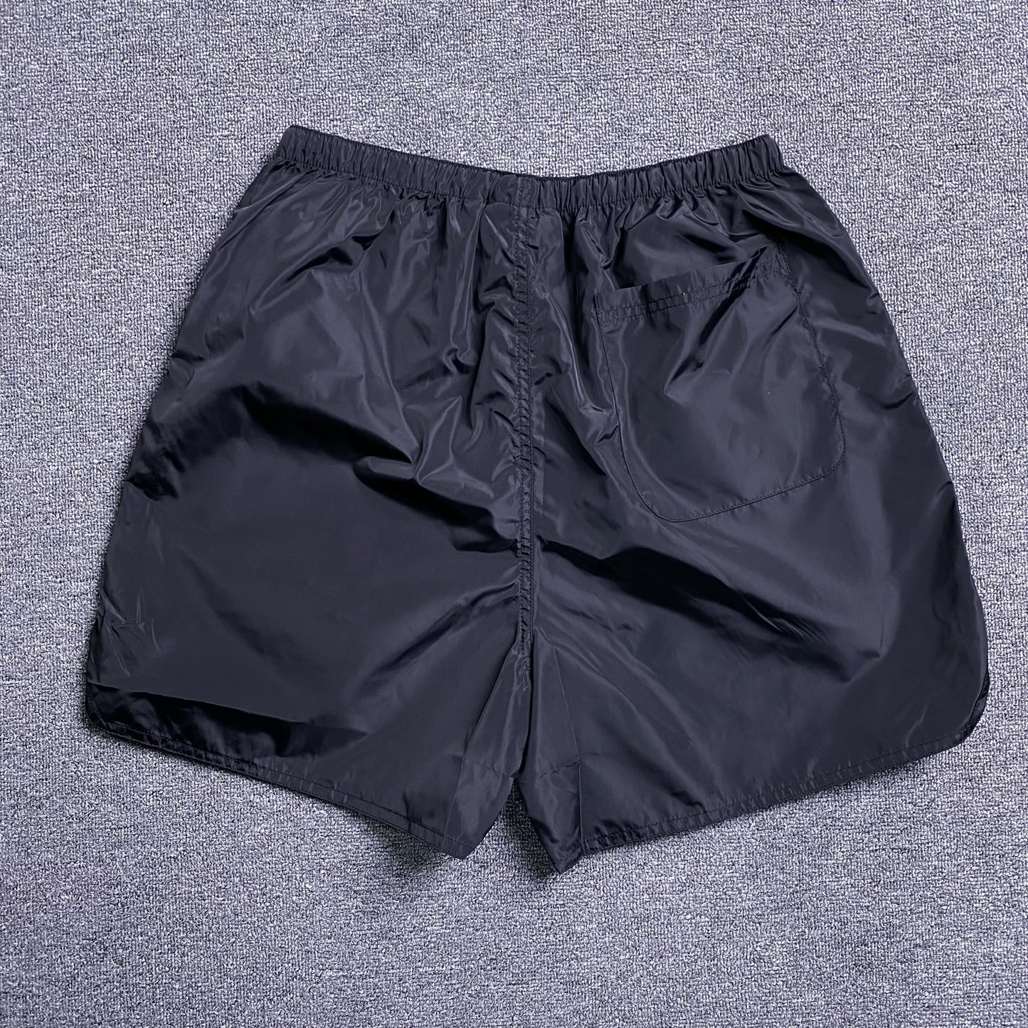 fear-of-god-essentials-volley-shorts-black-reflective-2-Drip Store Argentina