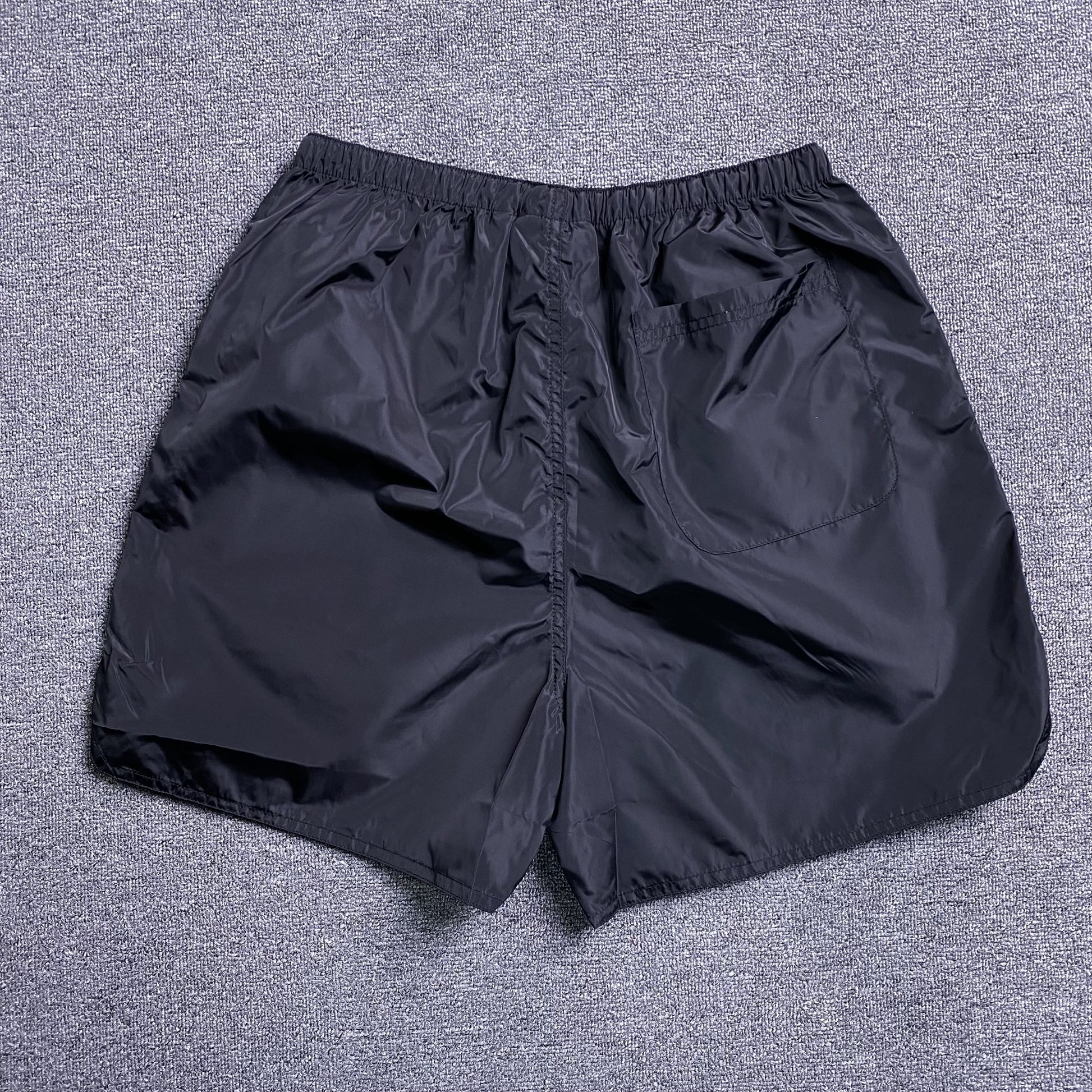 fear-of-god-essentials-volley-shorts-black-reflective-2-Drip Store Argentina