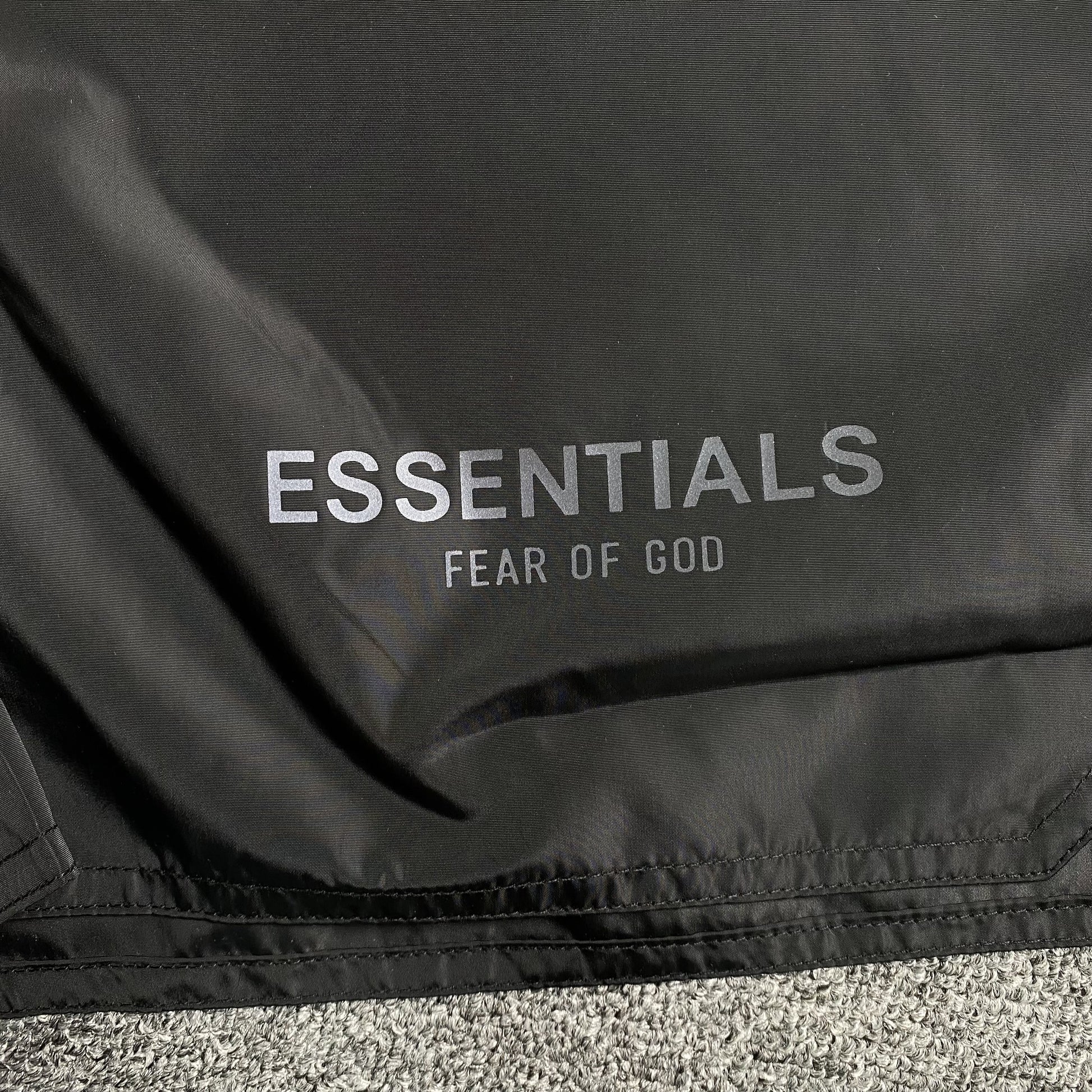 fear-of-god-essentials-volley-shorts-black-reflective-3-Drip Store Argentina