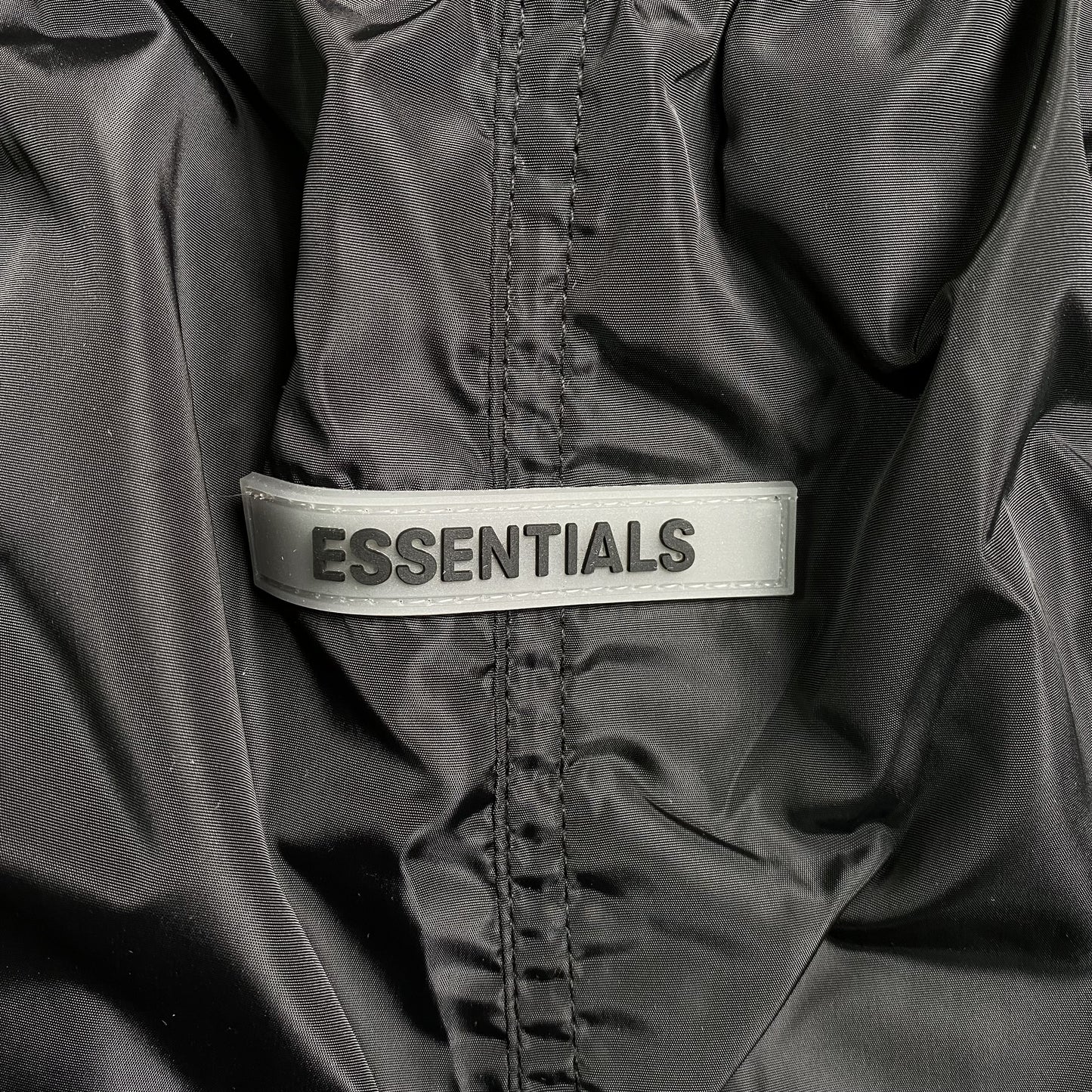 fear-of-god-essentials-volley-shorts-black-reflective-4-Drip Store Argentina