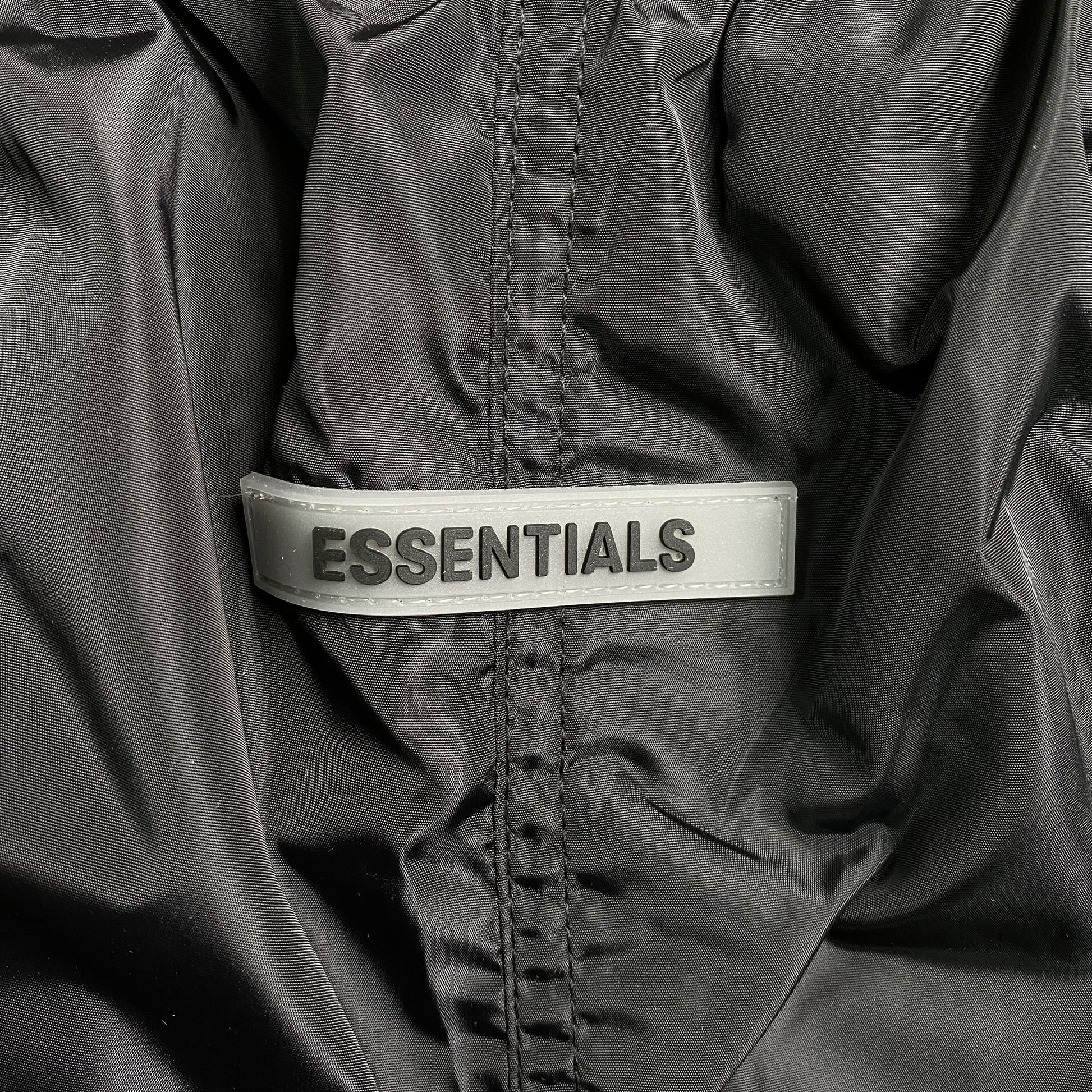 fear-of-god-essentials-volley-shorts-black-reflective-4-Drip Store Argentina