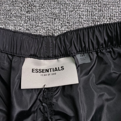 fear-of-god-essentials-volley-shorts-black-reflective-5-Drip Store Argentina