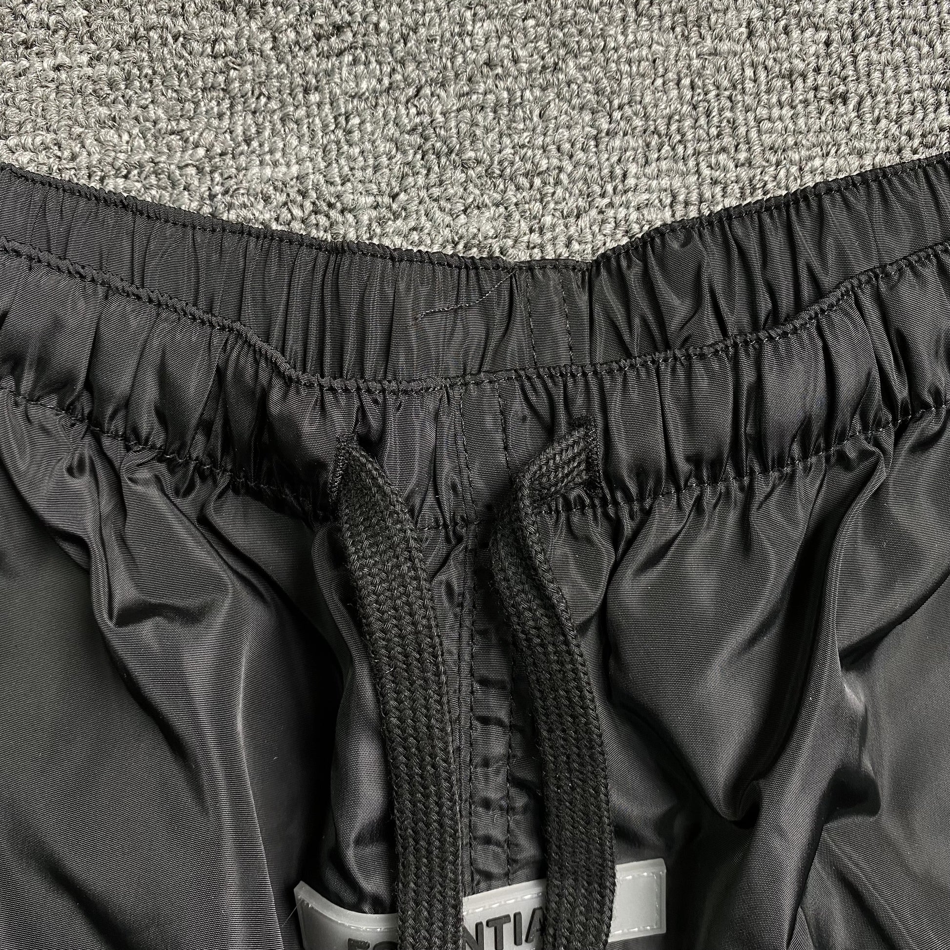 fear-of-god-essentials-volley-shorts-black-reflective-6-Drip Store Argentina