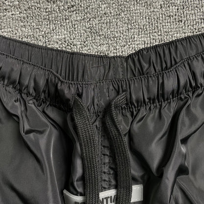 fear-of-god-essentials-volley-shorts-black-reflective-6-Drip Store Argentina