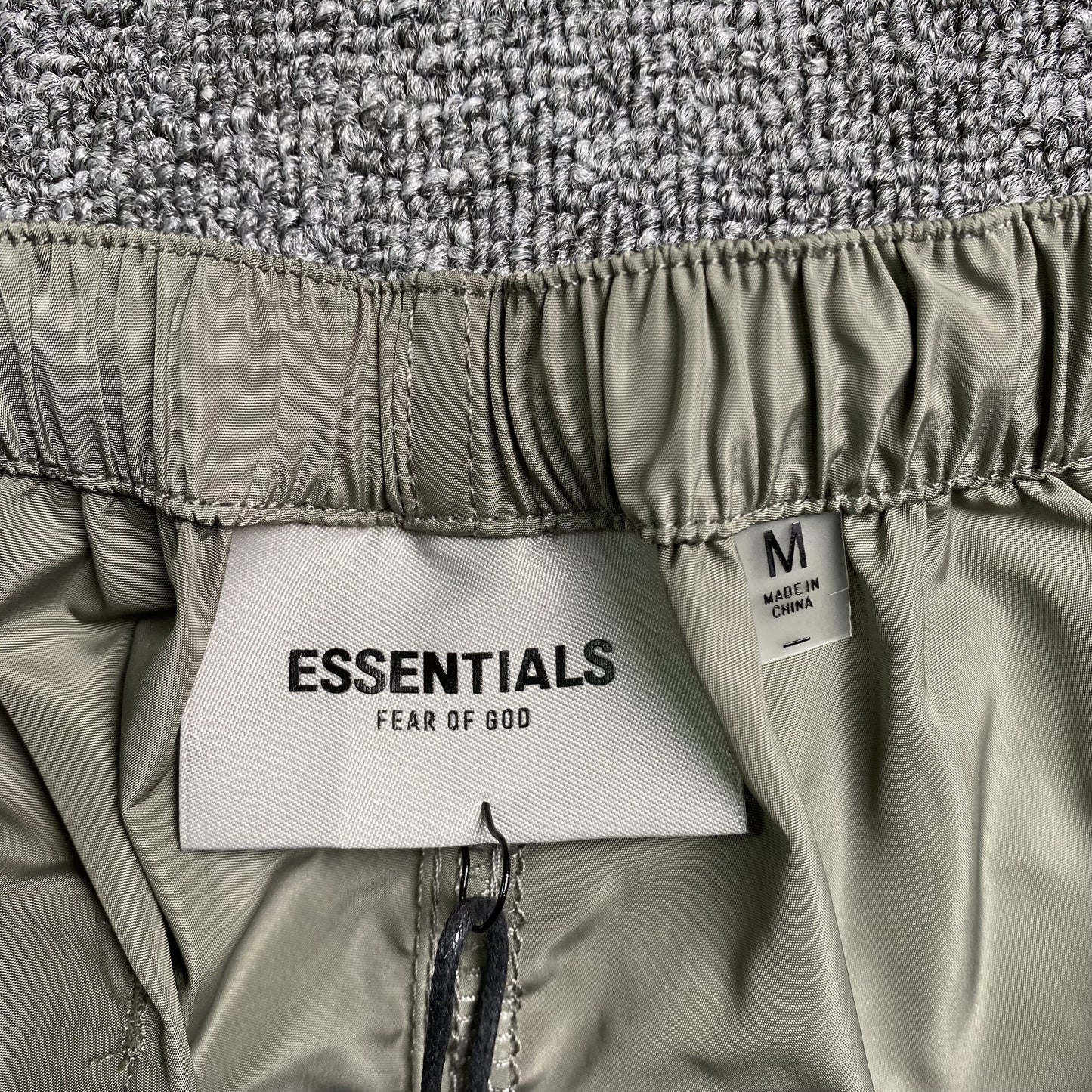 fear-of-god-essentials-volley-shorts-cement-6-Drip Store Argentina