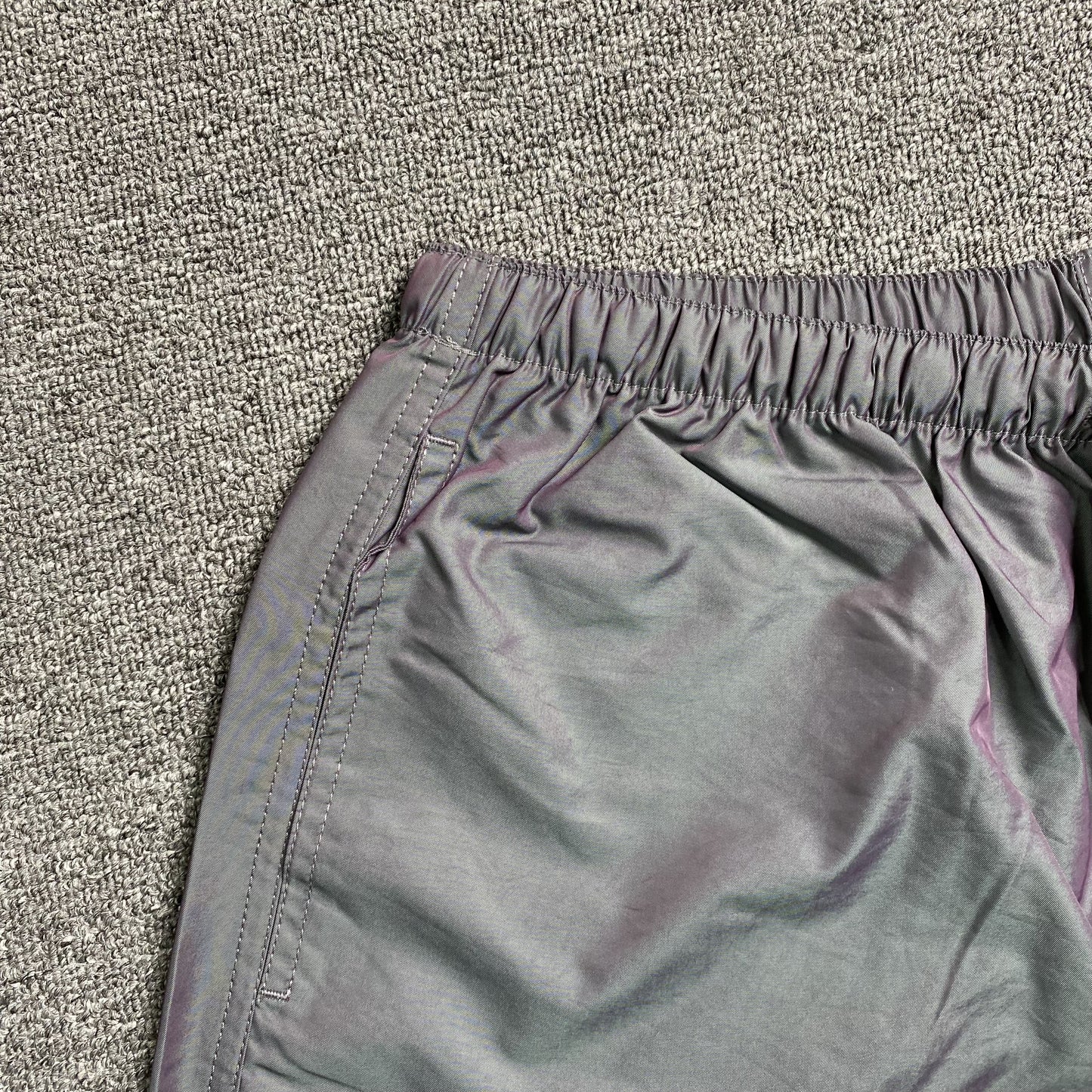 fear-of-god-essentials-volley-shorts-iridescent-7-Drip Store Argentina