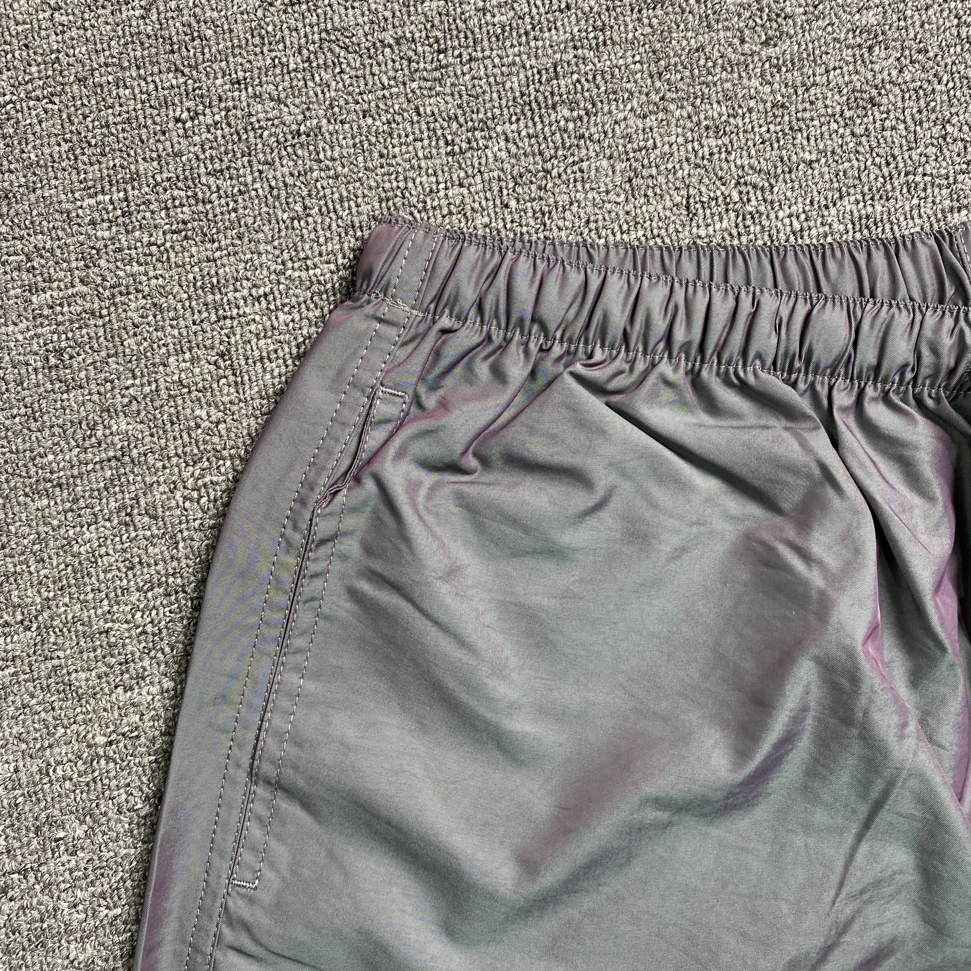 fear-of-god-essentials-volley-shorts-iridescent-7-Drip Store Argentina