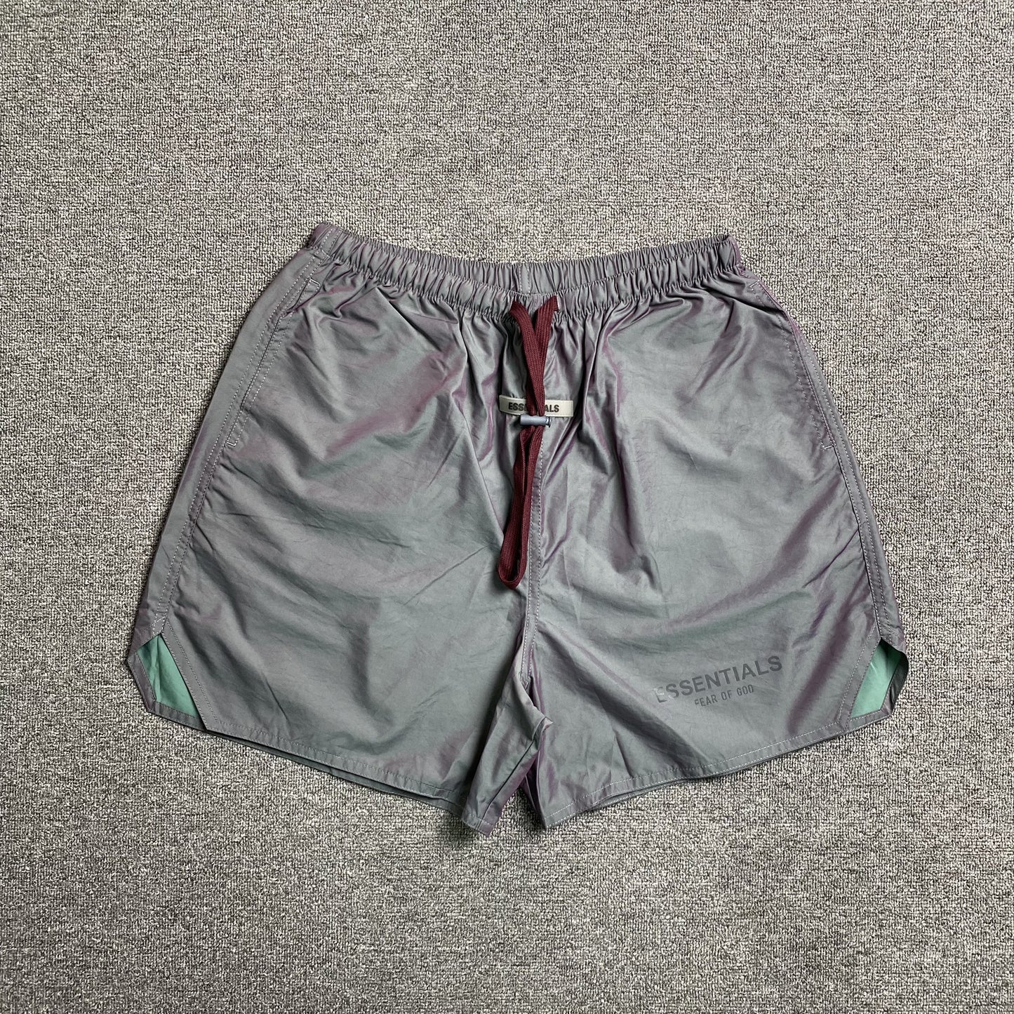 fear-of-god-essentials-volley-shorts-iridescent-Drip Store Argentina
