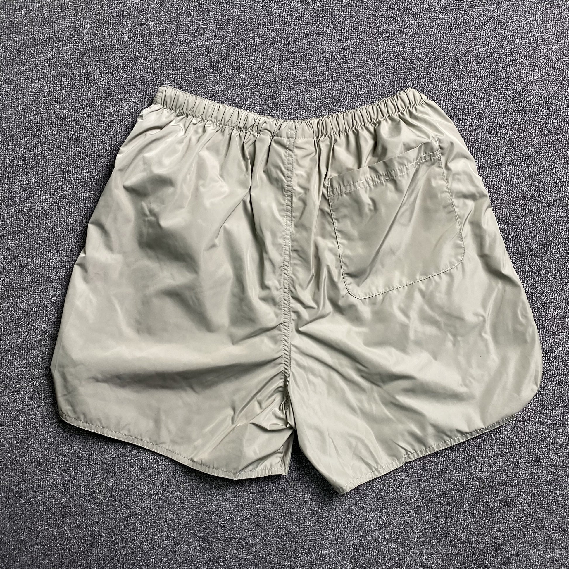 fear-of-god-essentials-volley-shorts-silver-reflective-2-Drip Store Argentina