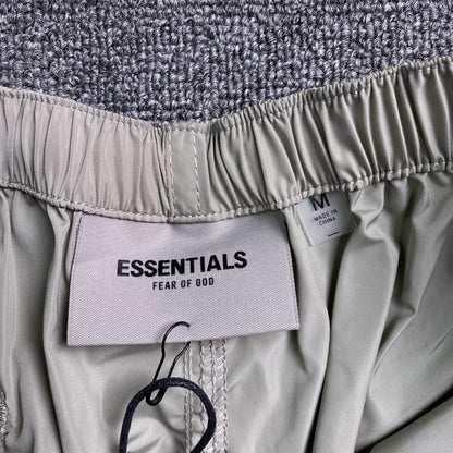 fear-of-god-essentials-volley-shorts-silver-reflective-6-Drip Store Argentina