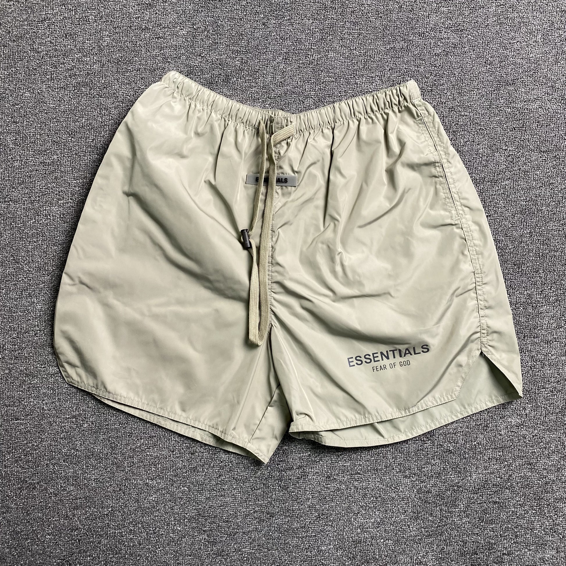 fear-of-god-essentials-volley-shorts-silver-reflective-Drip Store Argentina