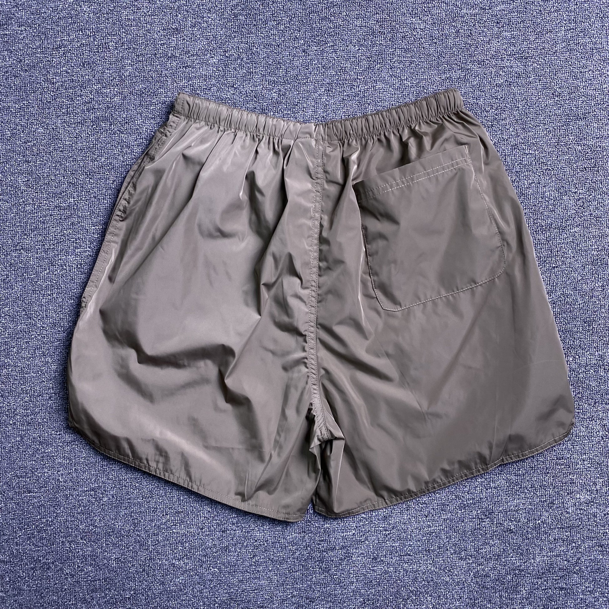 fear-of-god-essentials-volley-shorts-taupe-2-Drip Store Argentina