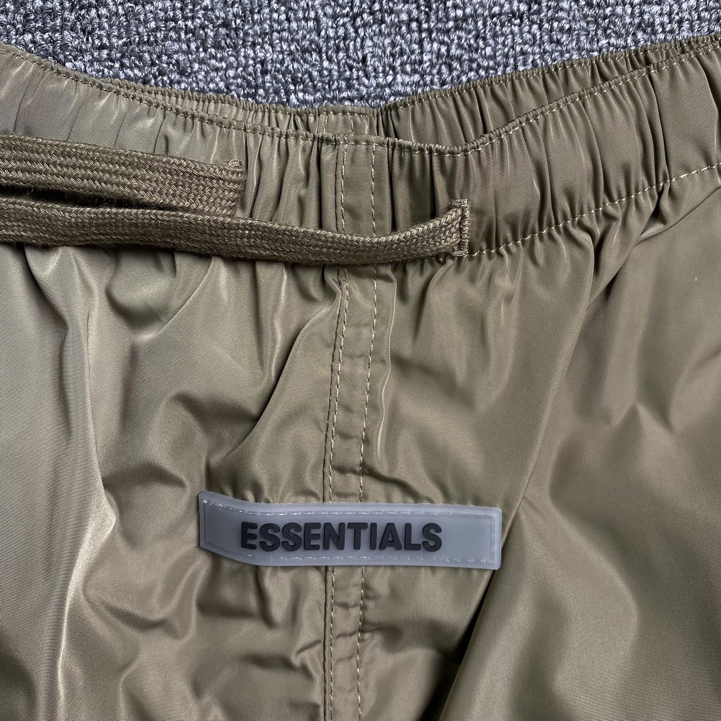 fear-of-god-essentials-volley-shorts-taupe-3-Drip Store Argentina