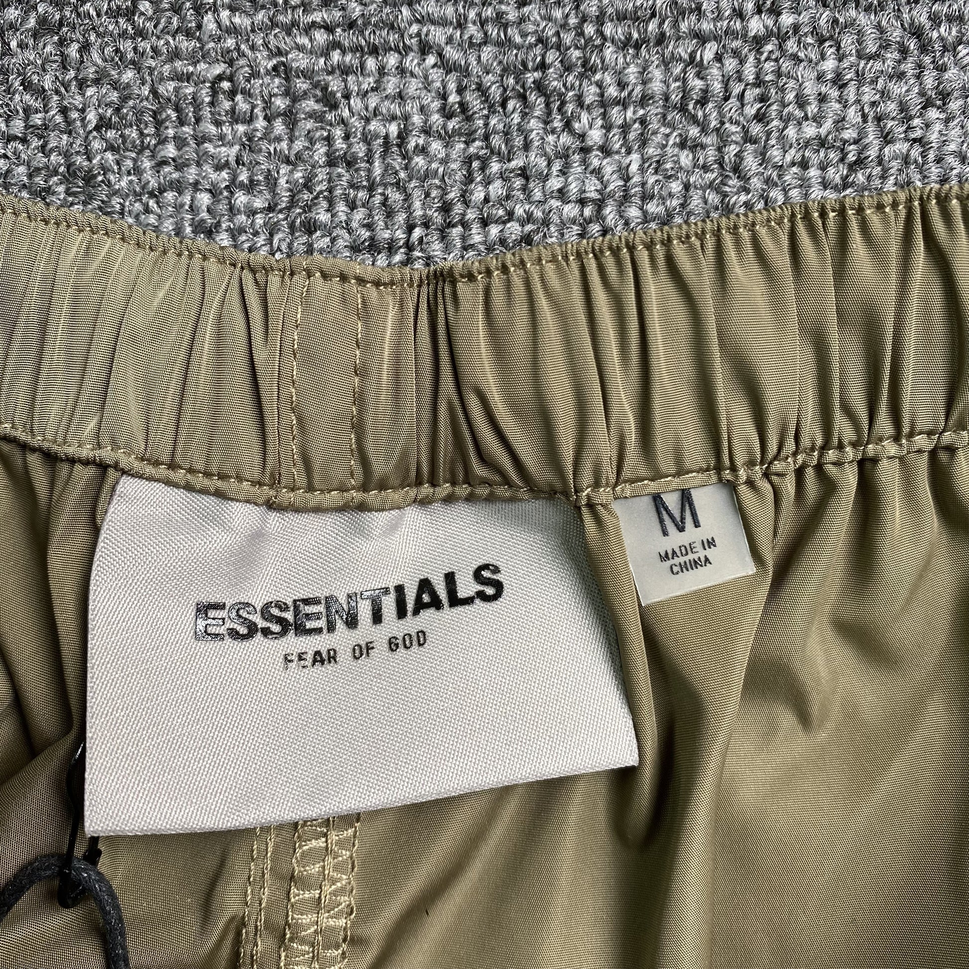 fear-of-god-essentials-volley-shorts-taupe-5-Drip Store Argentina