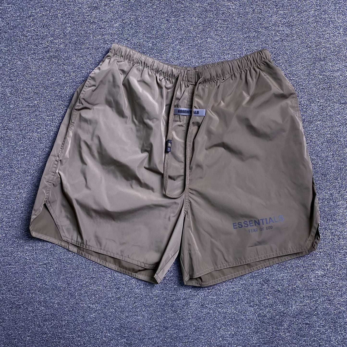 fear-of-god-essentials-volley-shorts-taupe-Drip Store Argentina