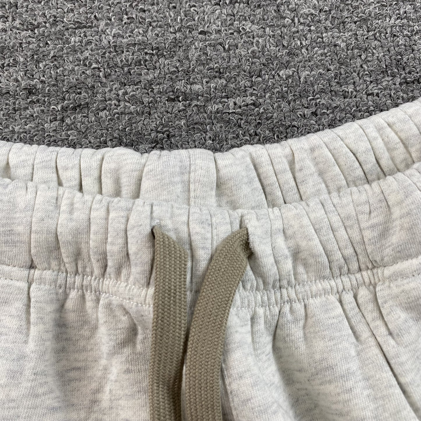 fear-of-god-essentials-wnba-shorts-grey-5_104372d0-Drip Store Argentina