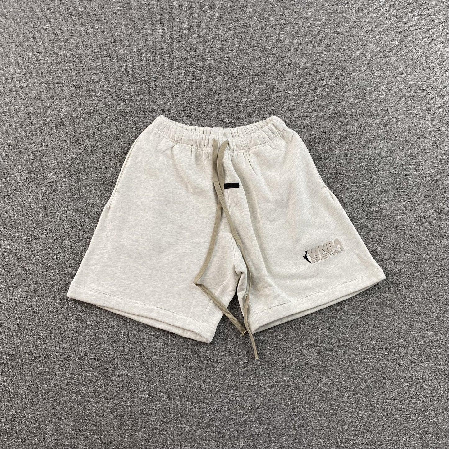 fear-of-god-essentials-wnba-shorts-grey_b6871f54-Drip Store Argentina