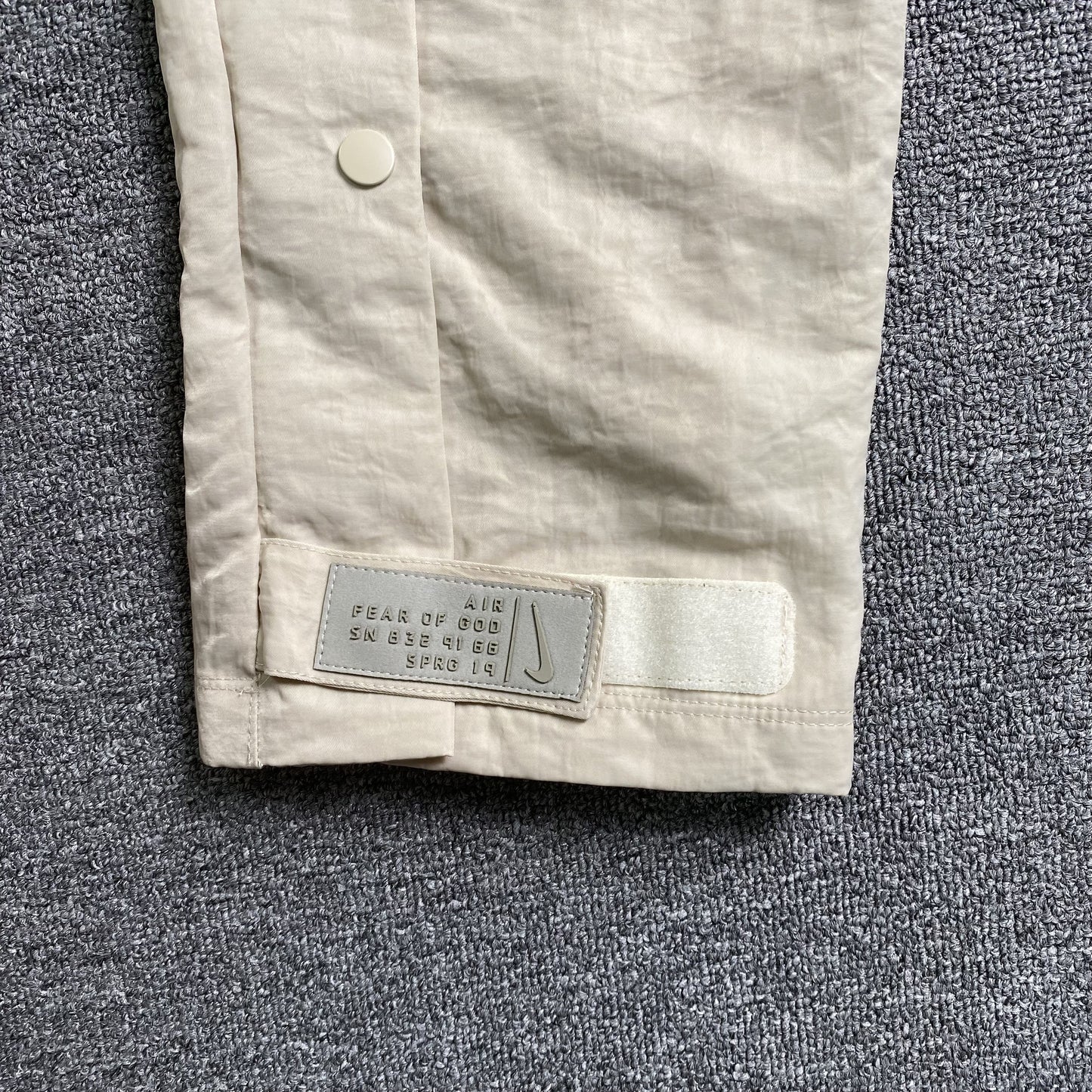Pantalón Fear of God X Nike Nylon Crema