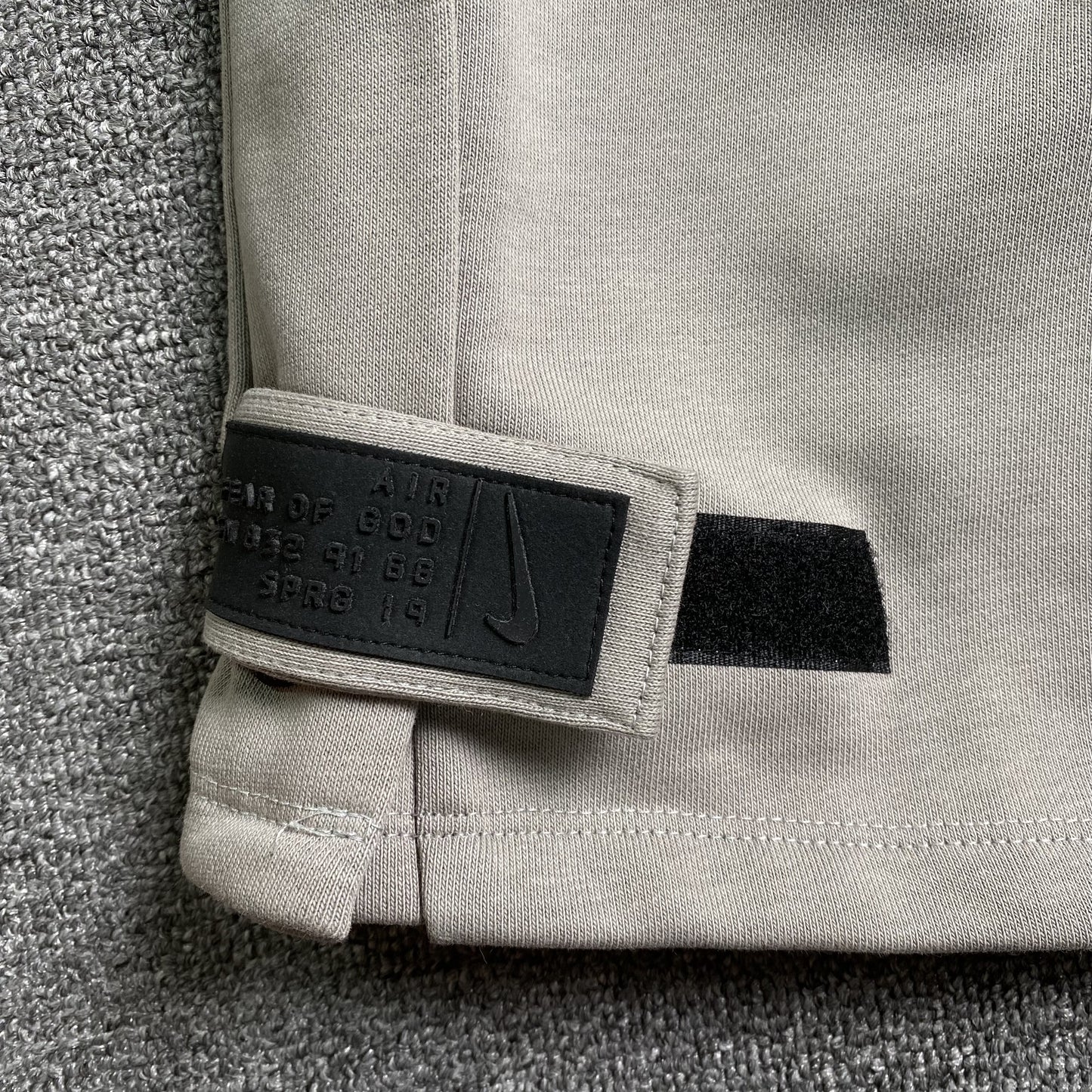 Pantalón Fear of God X Nike Tear Away Gris