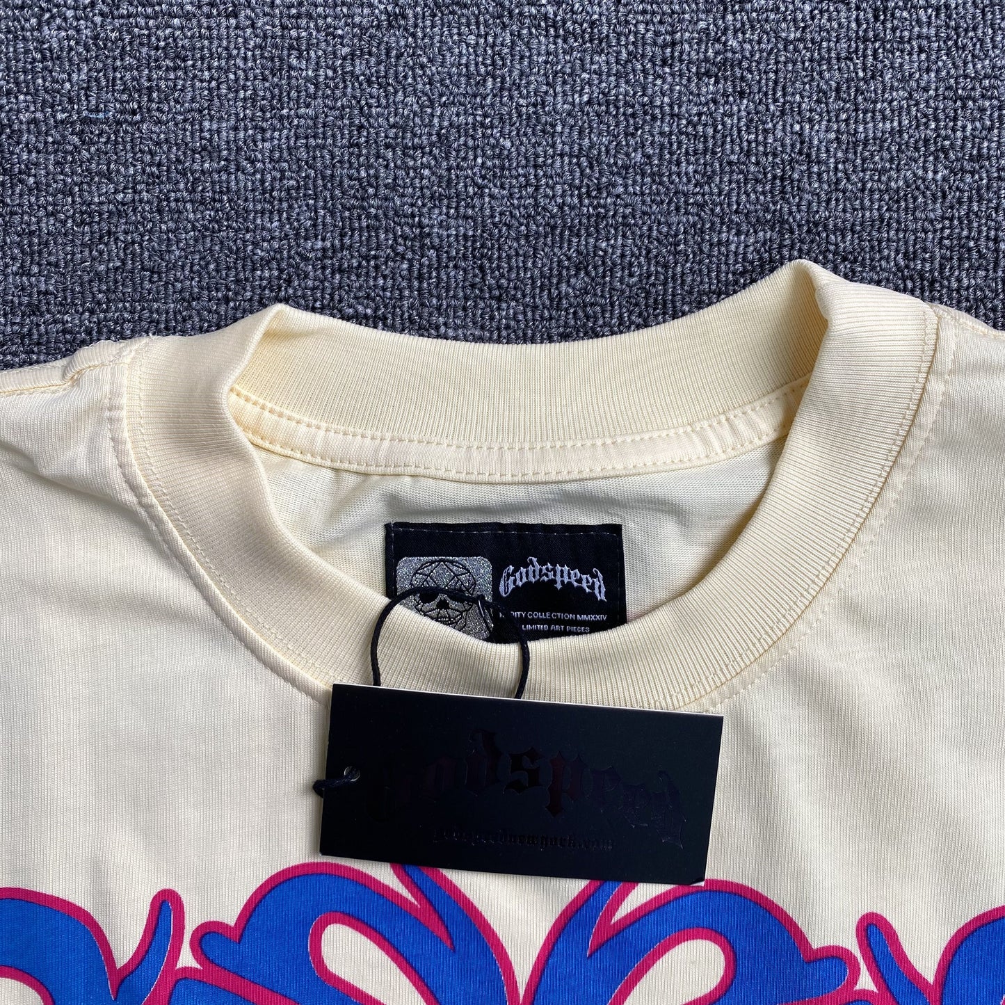 Remera Godspeed Memento Vivere Crema