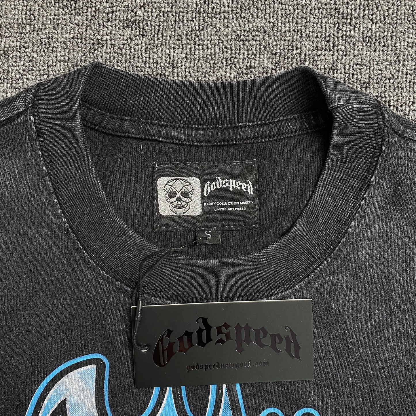 Remera Godspeed Memento Vivere Negra