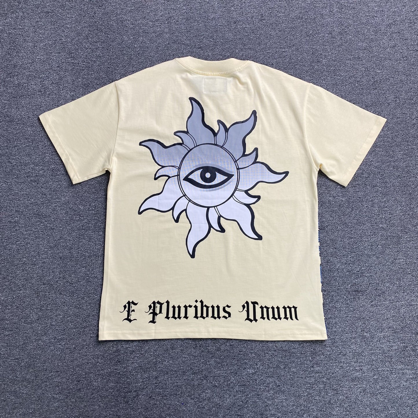 Remera Godspeed Memento Vivere Crema