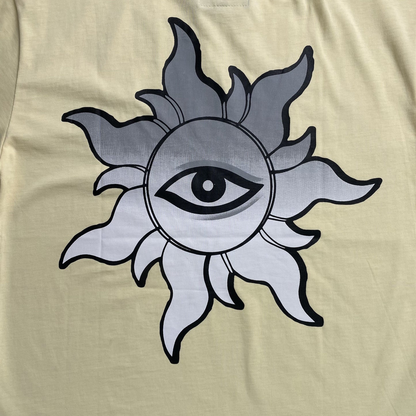 Remera Godspeed Memento Vivere Crema