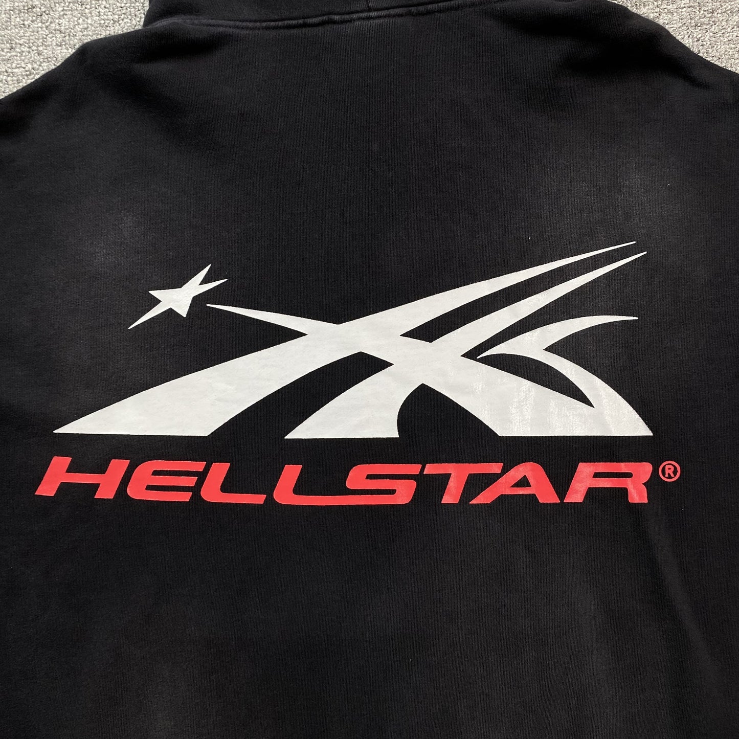 hellstar-airbrushed-skull-hoodie-black-4-Drip Store Argentina