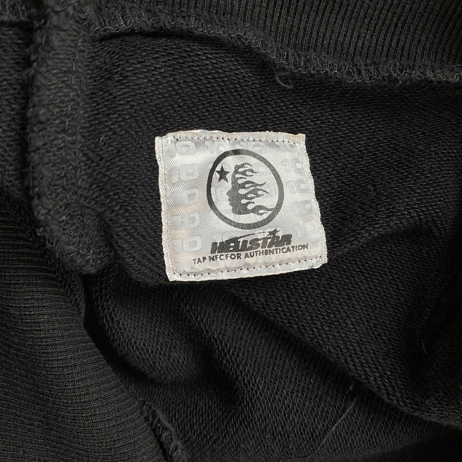 hellstar-airbrushed-skull-hoodie-black-6-Drip Store Argentina