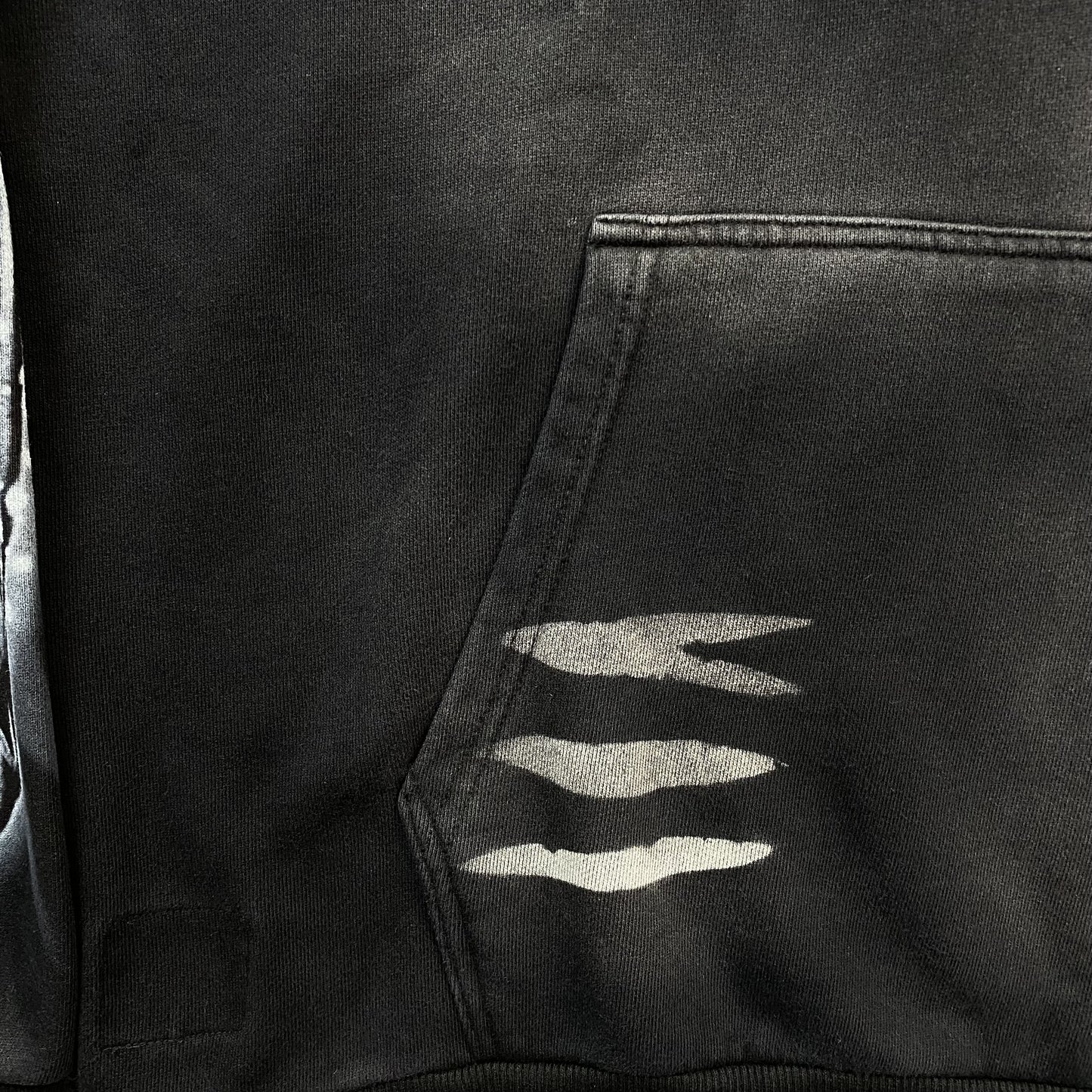 hellstar-airbrushed-skull-hoodie-black-8-Drip Store Argentina