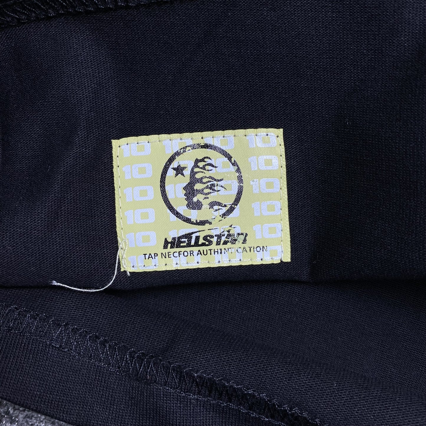 hellstar-dallas-cowboy-helmet-tee-black-5-Drip Store Argentina