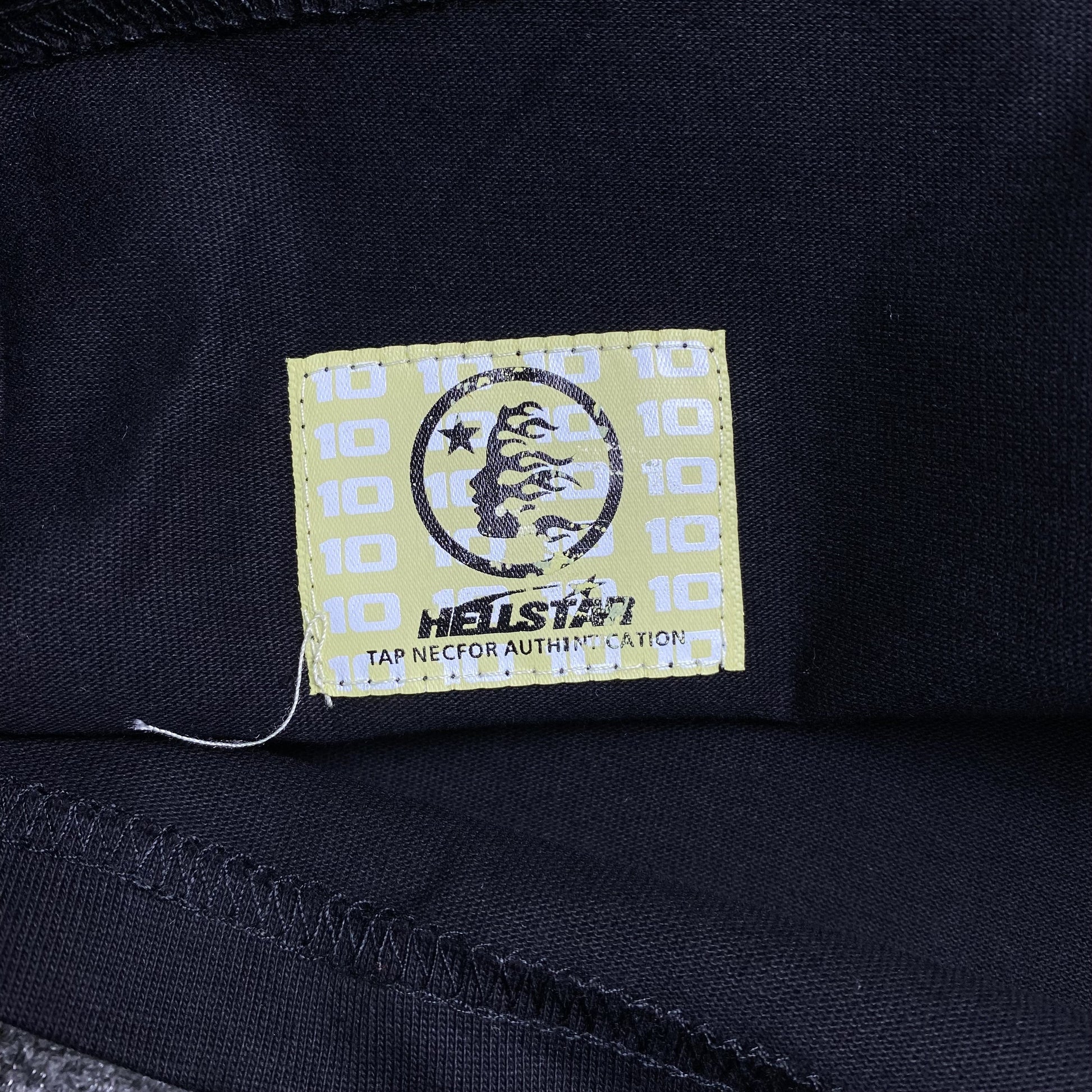 hellstar-dallas-cowboy-helmet-tee-black-5-Drip Store Argentina