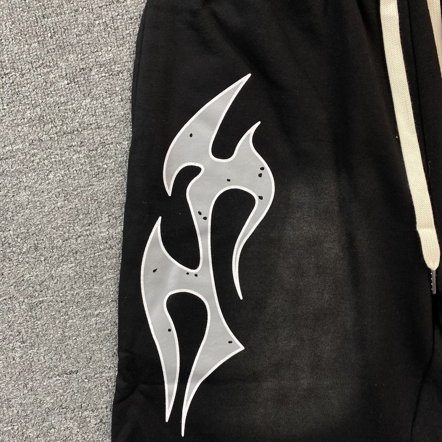 hellstar-flame-shorts-black-3_9af16298-Drip Store Argentina