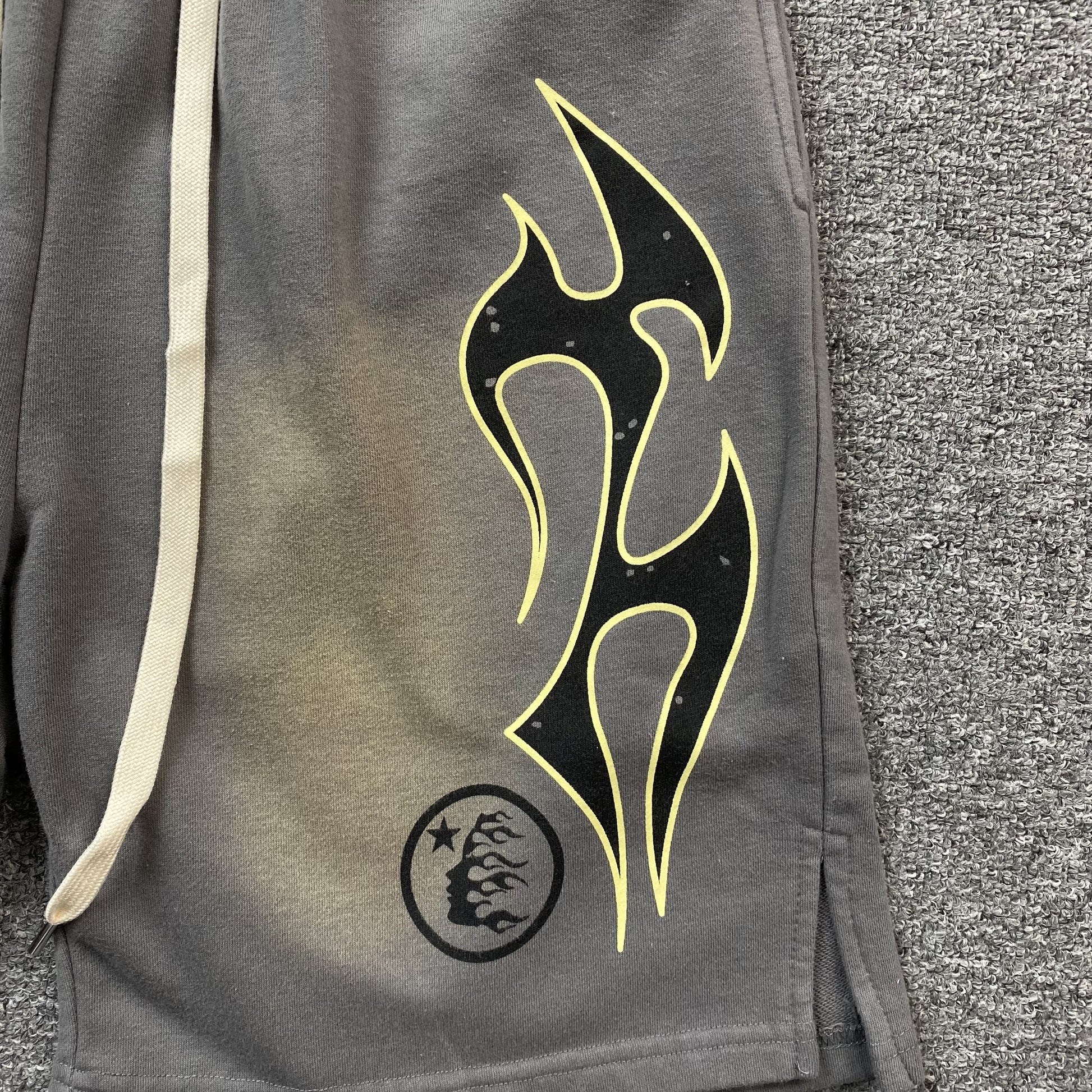 hellstar-flame-shorts-grey-5-Drip Store Argentina