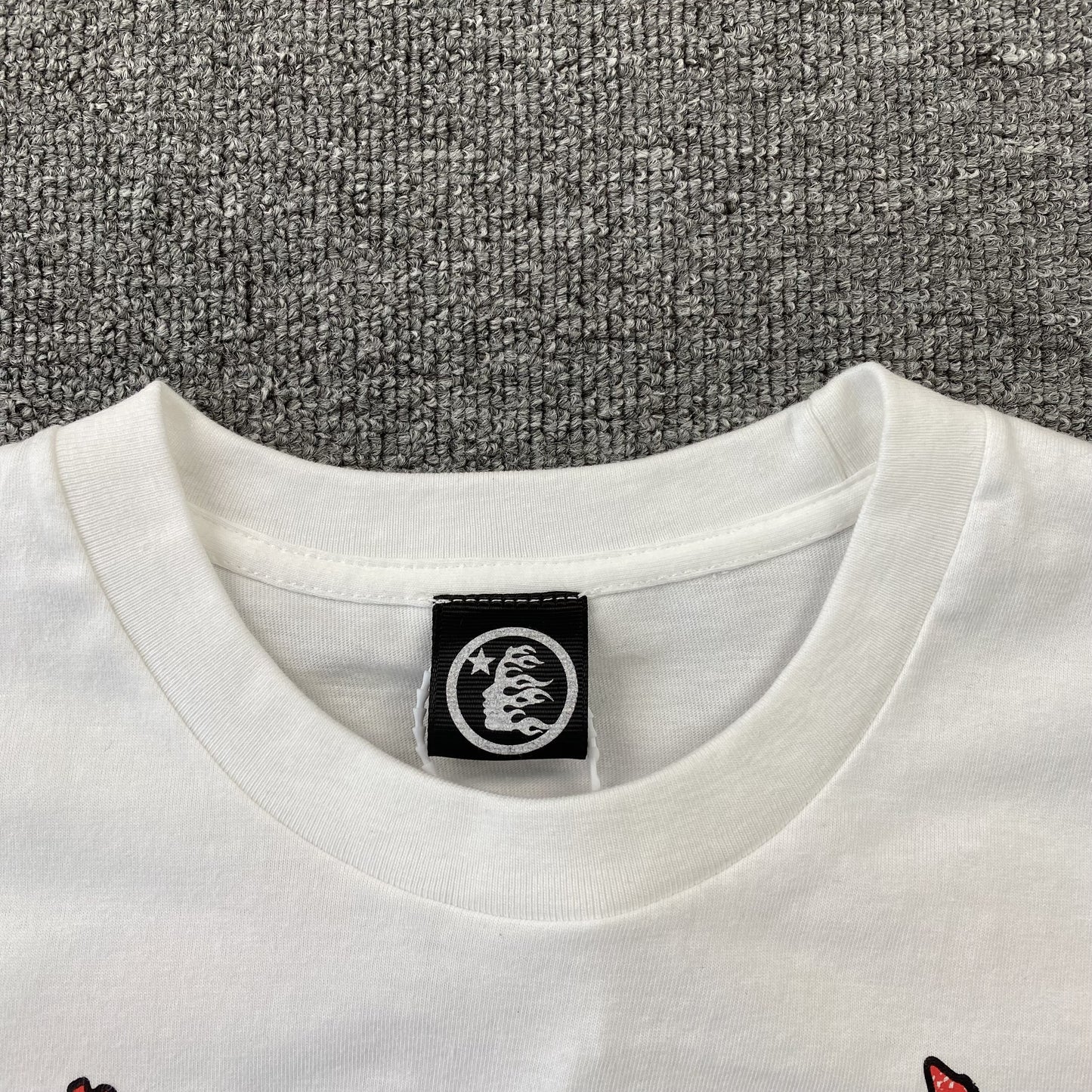 hellstar-heaven-on-earth-tee-white-11-Drip Store Argentina